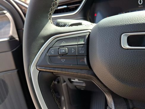 Certified 2023 Jeep Grand Cherokee Limited w/ Luxury Tech Group II image 21