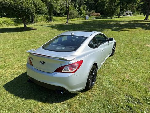 Used 2010 Hyundai Genesis 3.8 RWD image 19