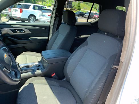 Used 2022 Chevrolet Traverse LT FWD image 19
