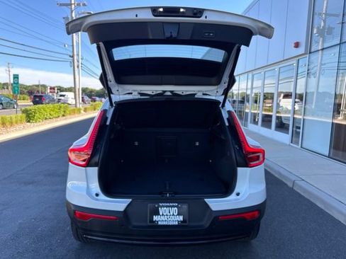 Certified 2025 Volvo XC40 B5 Plus AWD/4WD image 11