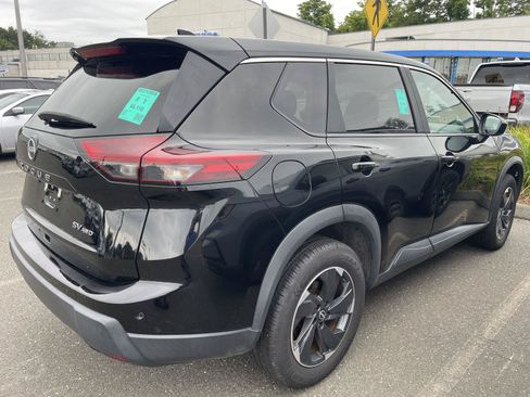 Used 2024 Nissan Rogue SV AWD/4WD image 4