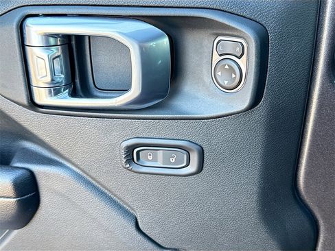 Used 2021 Jeep Wrangler Unlimited Sport image 18