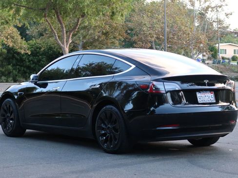 Used 2019 Tesla Model 3 Standard Range Plus image 5