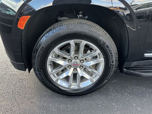 Used 2022 GMC Yukon XL SLT w/ SLT Premium Package image 10