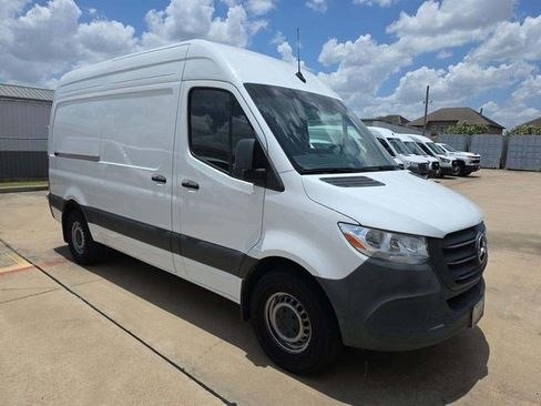Used 2024 Mercedes-Benz Sprinter 2500 image 2