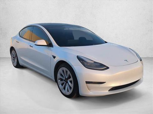 Used 2021 Tesla Model 3 Standard Range Plus RWD image 3