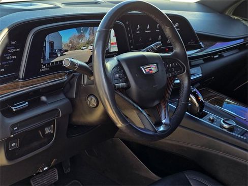 Used 2021 Cadillac Escalade Luxury image 22