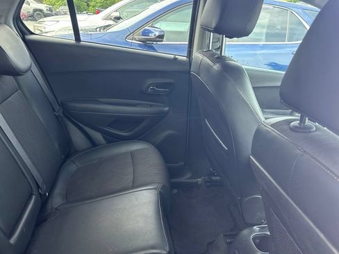 Used 2018 Chevrolet Trax LT w/ LT Convenience Package FWD image 11