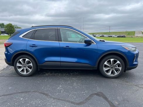 Used 2023 Ford Escape Platinum AWD/4WD image 7