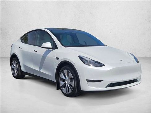 Used 2022 Tesla Model Y Long Range AWD/4WD image 3