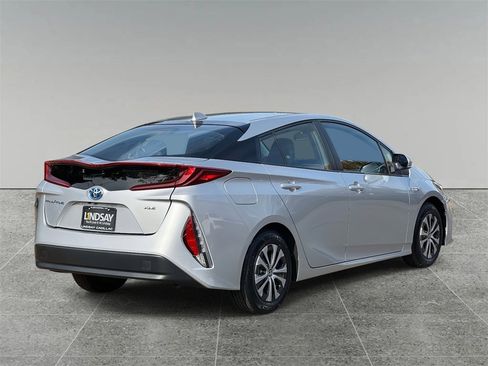 Used 2022 Toyota Prius Prime XLE image 9