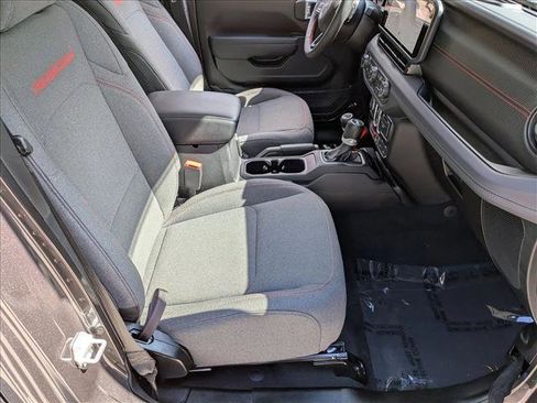 Used 2024 Jeep Wrangler Rubicon w/ Technology Group image 21