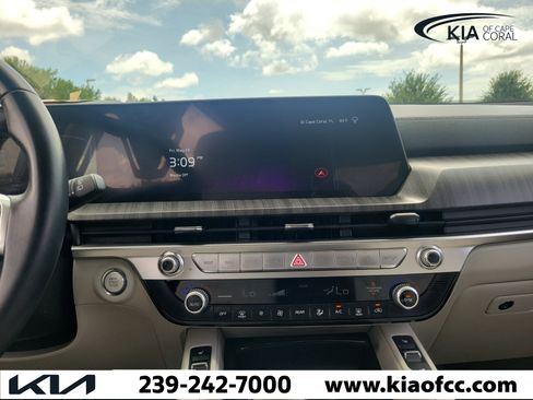 Certified 2025 Kia Telluride EX w/ EX Captain's Chair Package FWD image 20
