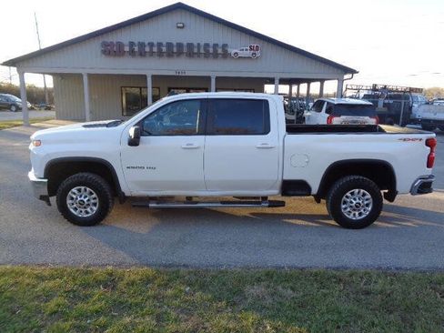 Used 2022 Chevrolet Silverado 2500 LT image 2