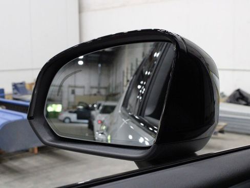 Used 2025 Volvo XC40 B5 Plus image 44