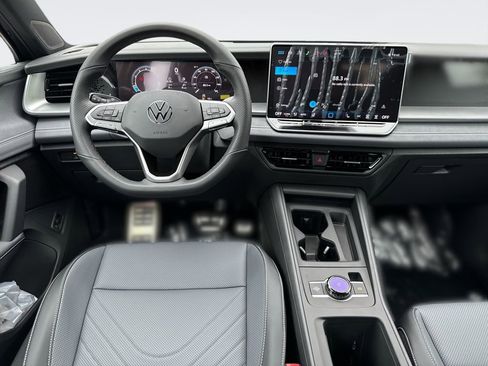 New 2026 Volkswagen Tiguan SE R-Line FWD image 21