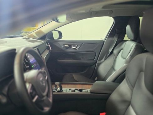 Used 2025 Volvo V60 B5 Cross Country Plus image 17