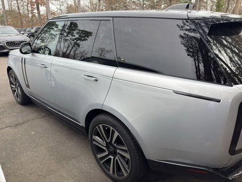 Used 2023 Land Rover Range Rover SE image 6