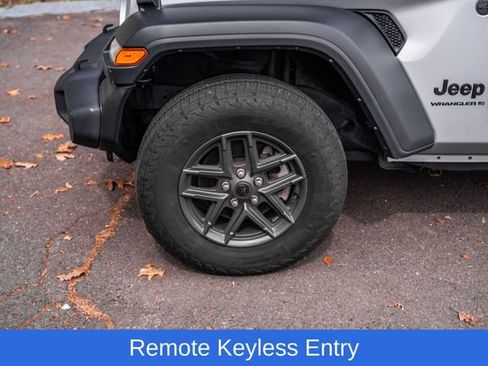 Used 2024 Jeep Wrangler Unlimited Sport AWD/4WD image 15