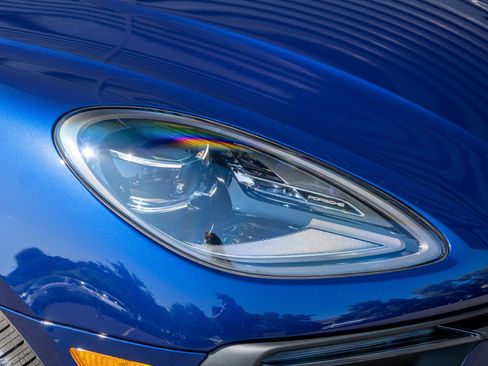 Certified 2026 Porsche Macan image 32