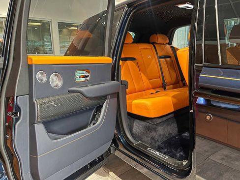 Used 2025 Rolls-Royce Cullinan Black Badge w/ Leather Finishing Pack image 16