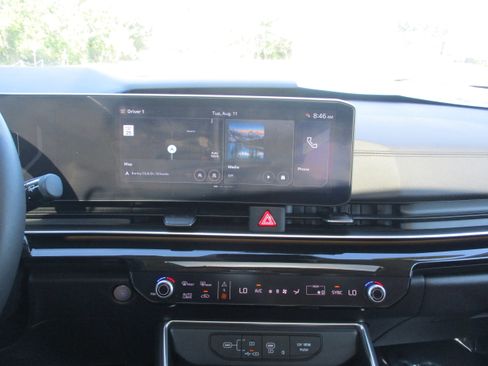 Used 2025 Kia Carnival SX Prestige FWD image 17