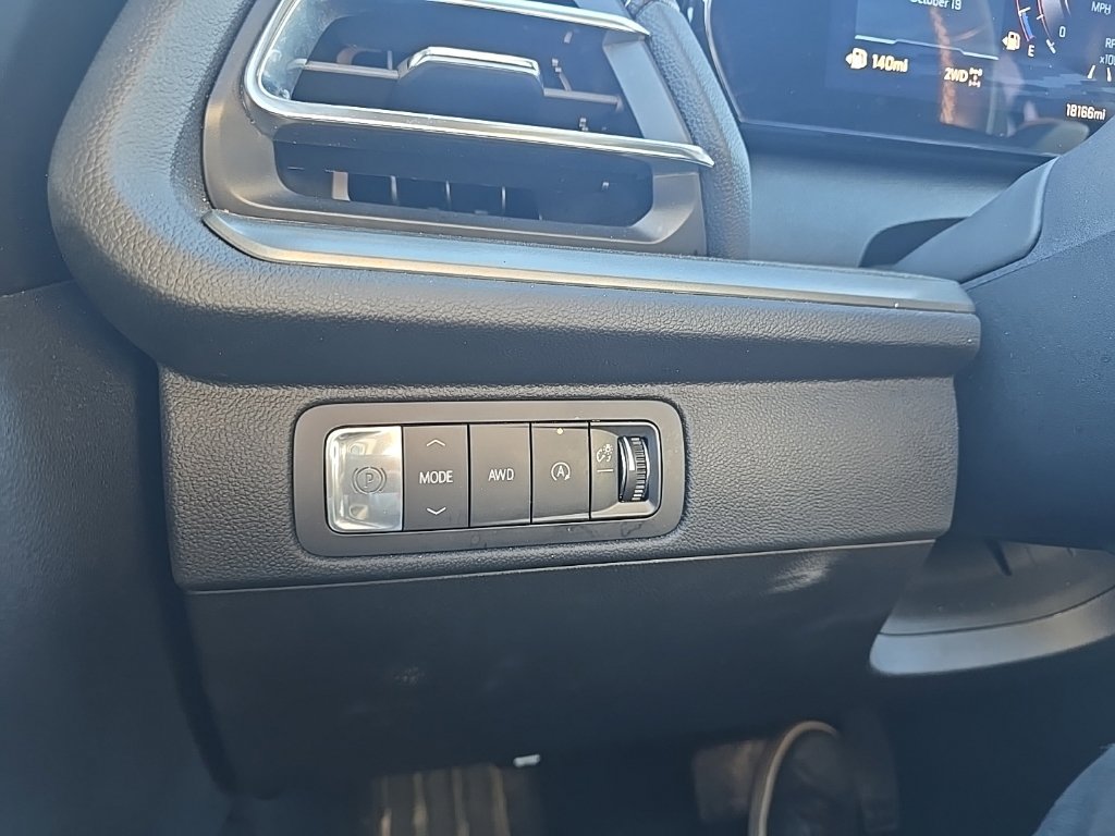 Used 2026 Chevrolet Traverse LT AWD/4WD image 25