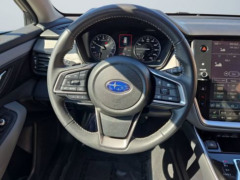 Used 2025 Subaru Outback Premium image 12