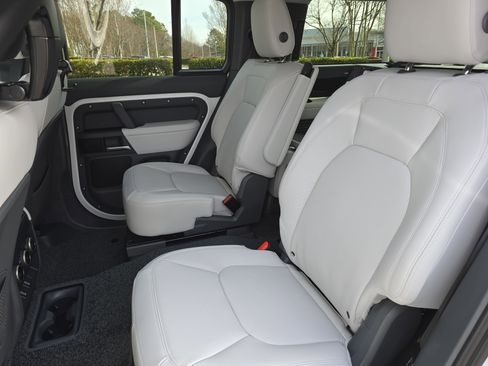 New 2026 Land Rover Defender 130 X-Dynamic SE image 14