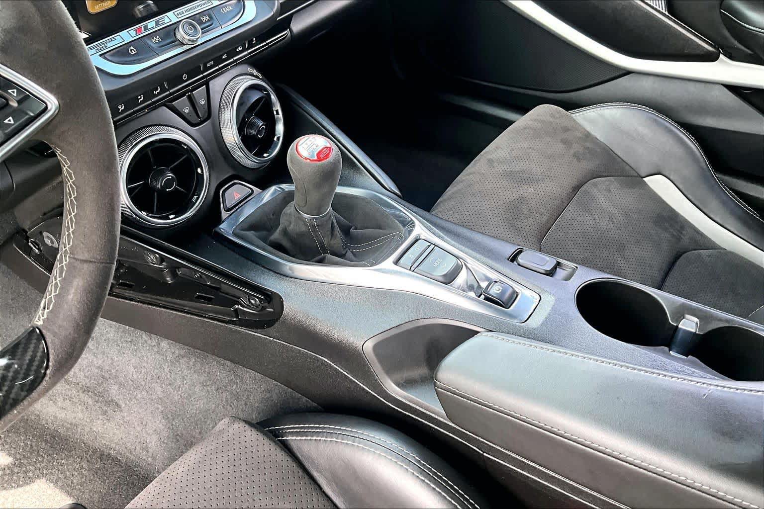 Used 2018 Chevrolet Camaro SS RWD image 17