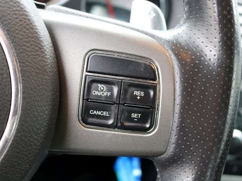 Used 2014 Dodge Challenger SXT image 19