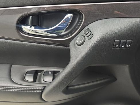Used 2019 Nissan Rogue SV w/ Premium Package AWD/4WD image 14