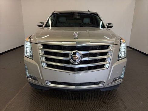 Used 2015 Cadillac Escalade Luxury image 3