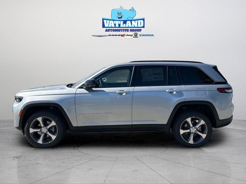 New 2026 Jeep Grand Cherokee Limited RWD image 2