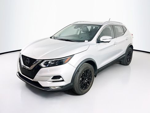 Used 2021 Nissan Rogue Sport SL w/ Premium Package FWD image 3