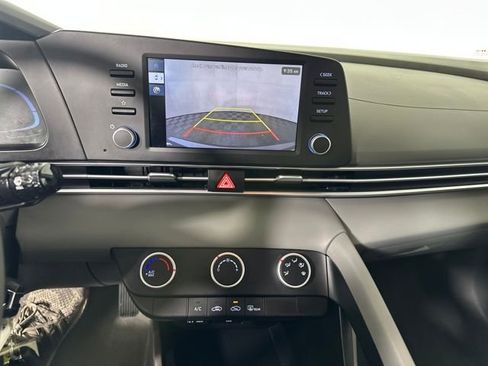 Certified 2024 Hyundai Elantra SE image 22