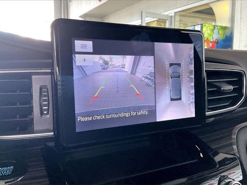 Used 2023 Ford Explorer Limited image 12