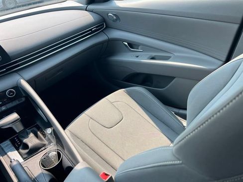Used 2023 Hyundai Elantra SEL FWD image 12