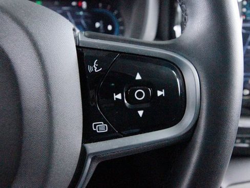 Certified 2025 Volvo XC60 B5 Plus image 19