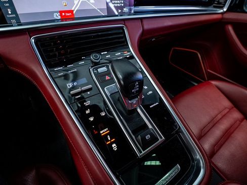 Used 2021 Porsche Panamera 4 image 48