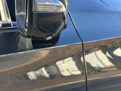 Used 2022 Cadillac Escalade Premium Luxury image 15