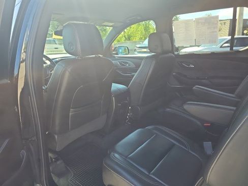 Used 2023 Chevrolet Traverse LT image 14