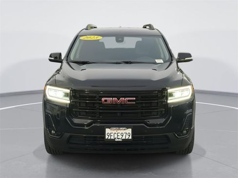Used 2023 GMC Acadia SLT w/ Elevation Edition image 2
