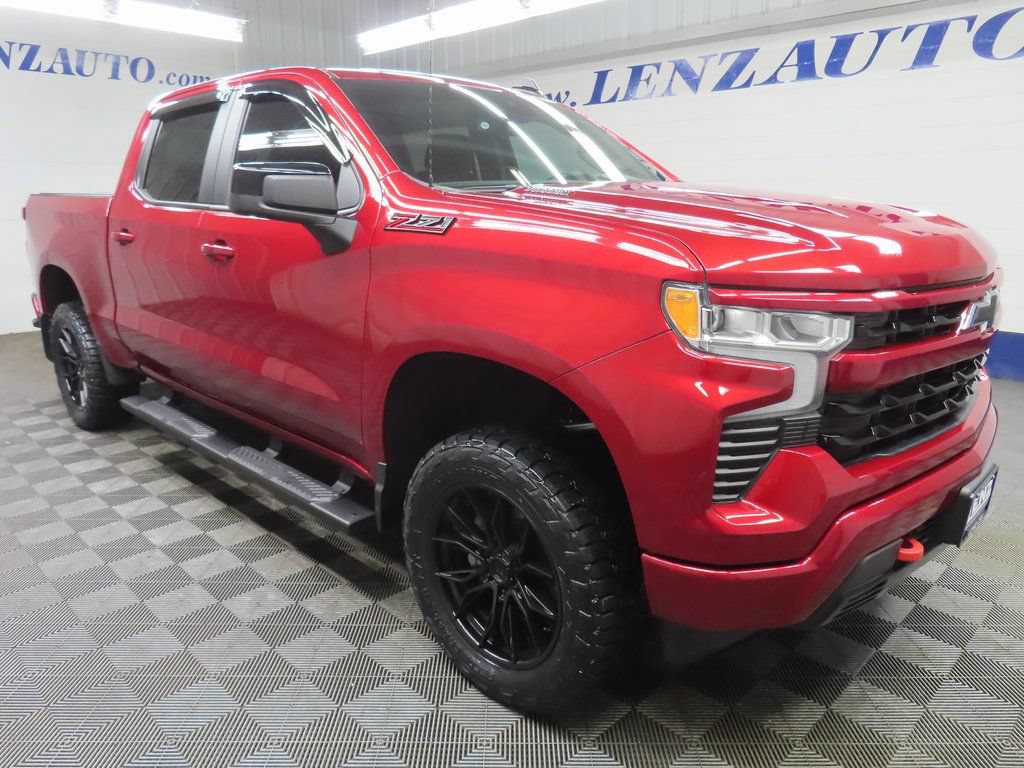 Used 2025 Chevrolet Silverado 1500 RST w/ Z71 Off-Road Package AWD/4WD image 4