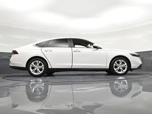Used 2025 Honda Accord LX image 31
