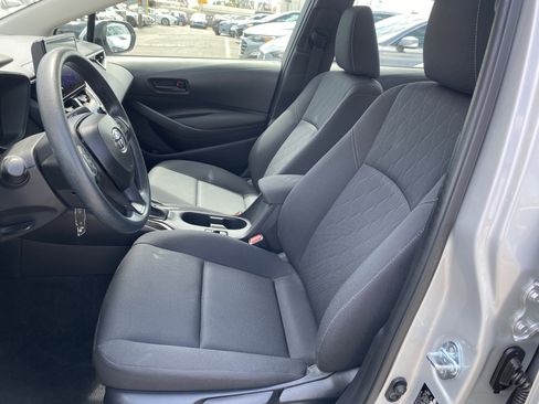 Used 2025 Toyota Corolla LE FWD image 11