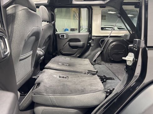 Used 2024 Jeep Wrangler Sport S image 38