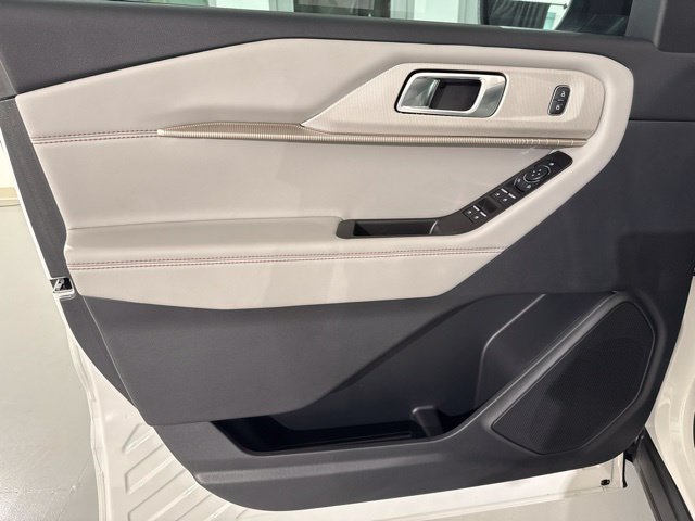 Used 2026 Ford Explorer Active w/ Active Comfort Package RWD image 17