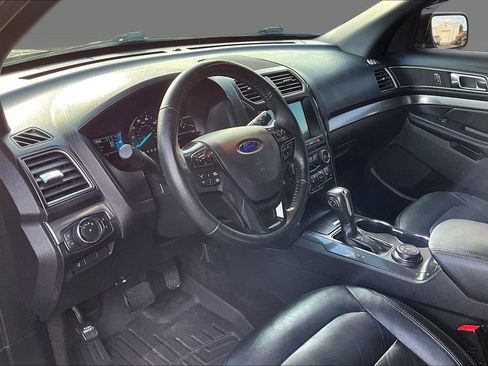 Used 2018 Ford Explorer XLT w/ Equipment Group 202A AWD/4WD image 7