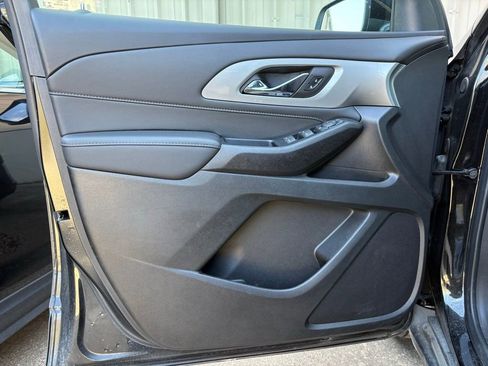Used 2022 Chevrolet Traverse LT image 15